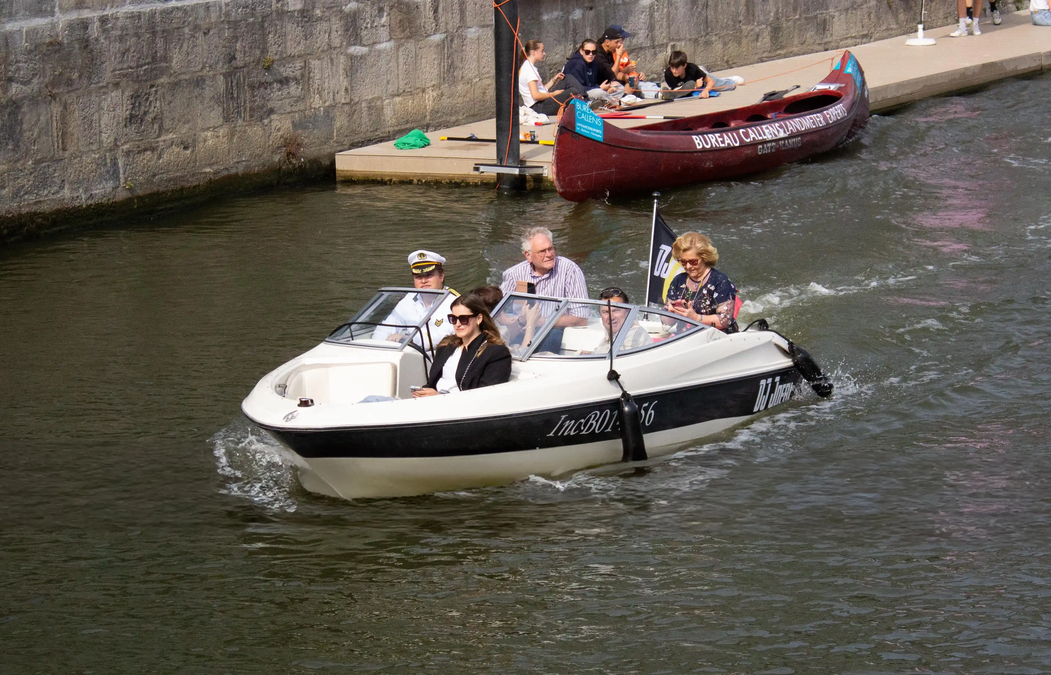 Foto van een boot op het water tijdens het evenement